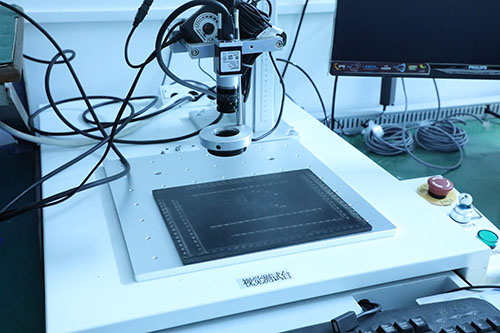 小型全自動點(diǎn)膠機(jī)