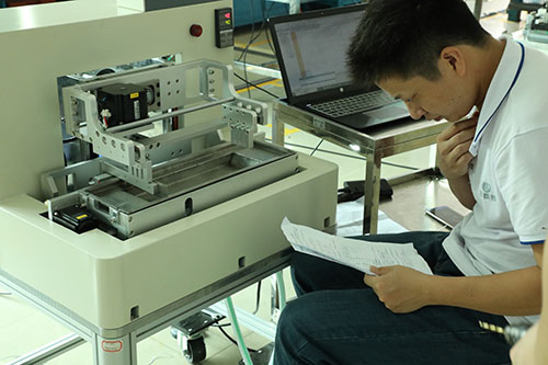 深圳全自動點膠機廠家