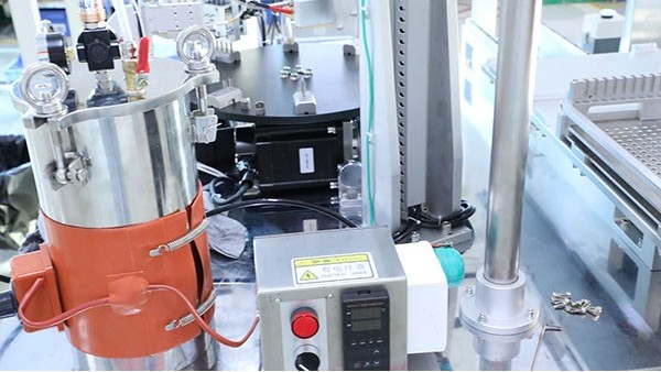 全自動精密點(diǎn)膠機(jī)