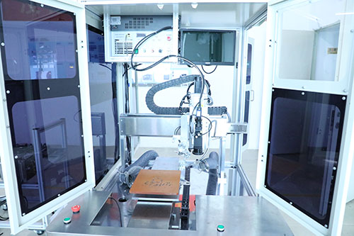 大型自動(dòng)點(diǎn)膠機(jī)廠家