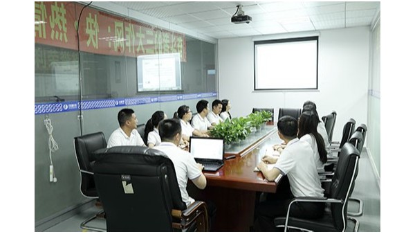 桌面式自動(dòng)點(diǎn)膠機(jī)