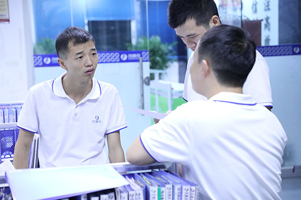 全自動點(diǎn)膠機(jī)廠家