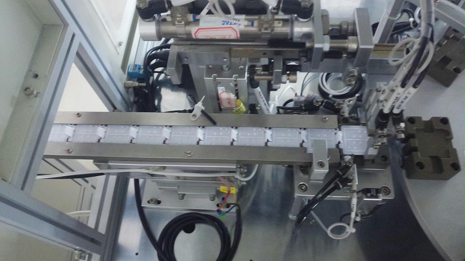 電池蓋自動組裝機(jī)結(jié)構(gòu)