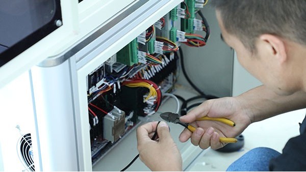 成都全自動點膠機