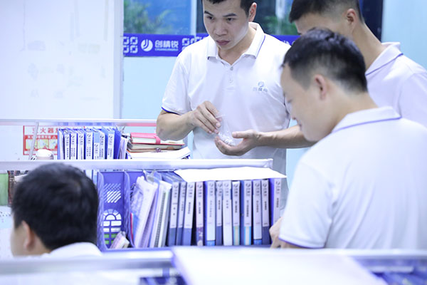 控制精密點(diǎn)膠機(jī)廠(chǎng)家