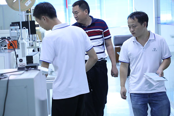 深圳半自動(dòng)點(diǎn)膠機(jī)品牌