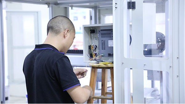 桌面型自動(dòng)點(diǎn)膠機(jī)