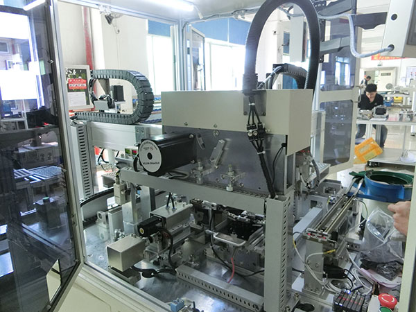 全自動(dòng)點(diǎn)膠機(jī)圖片