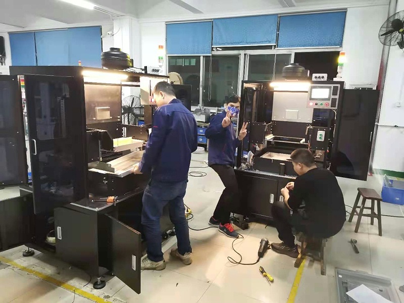 自動(dòng)包膠機(jī)