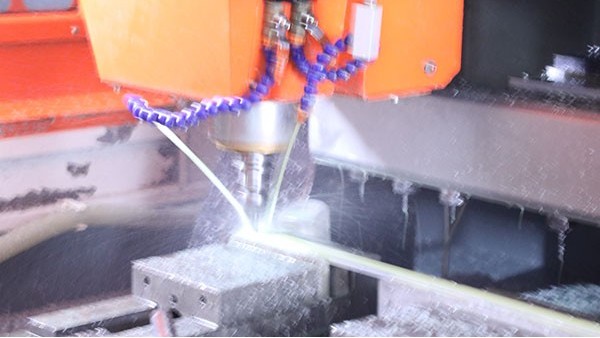 深圳全自動(dòng)點(diǎn)膠機(jī)