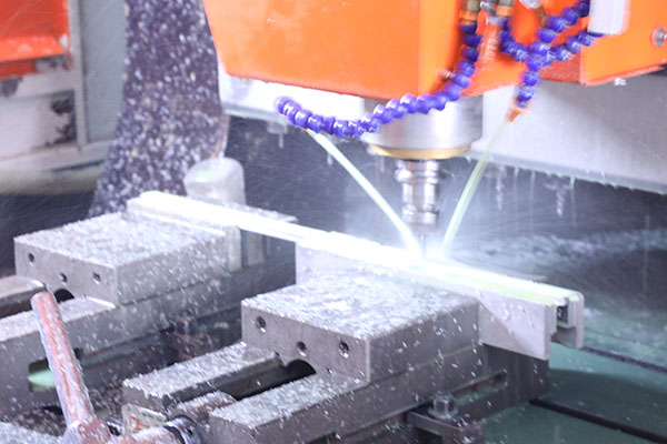 走刀式分板機加工