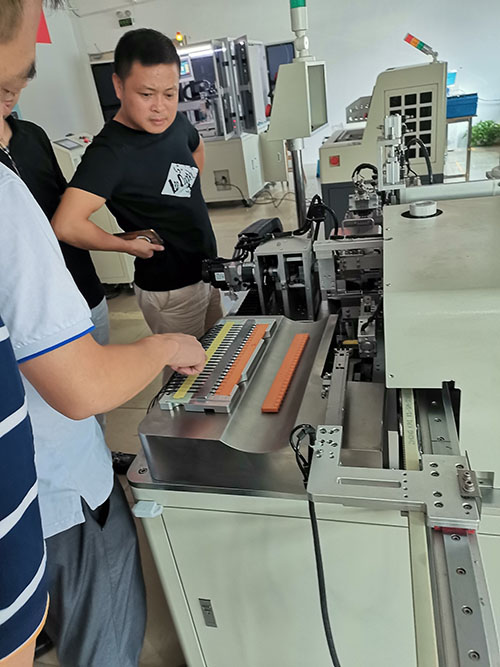 深圳自動點膠機廠家