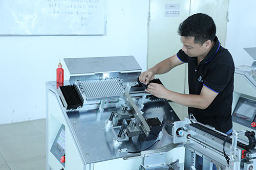 深圳全自動(dòng)點(diǎn)膠機(jī)生產(chǎn)廠家怎么找