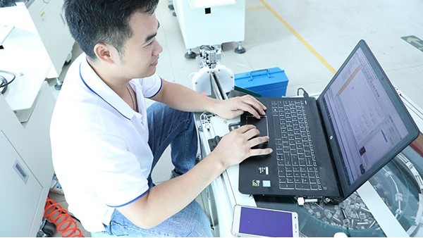 視覺(jué)點(diǎn)膠機(jī)廠家