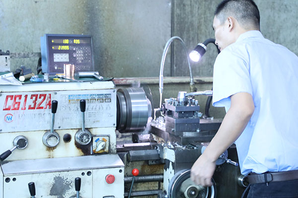 汽車部件密封點膠機(jī)廠家