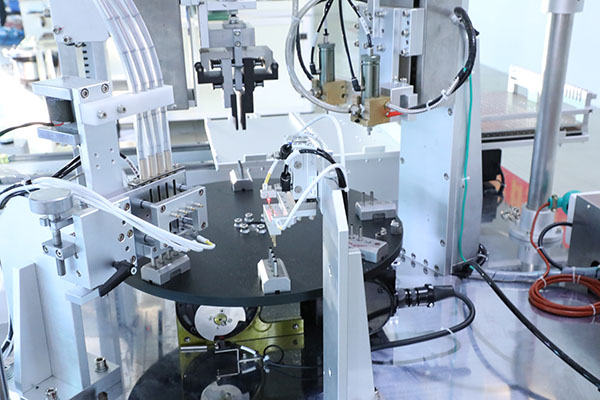 山東自動點(diǎn)膠機(jī)廠家