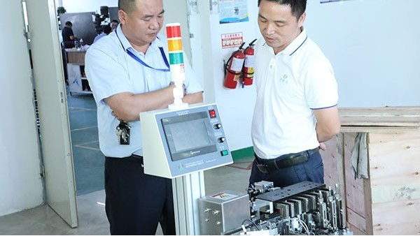 自動點(diǎn)膠機(jī)廠家